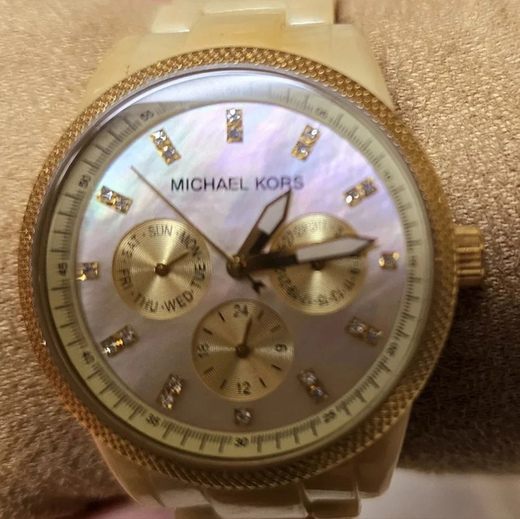 Michael Kors Mother Of Pearl Gold Tone Stainless Steel Horn Resin Jet Set MK5039 - Picture 9 of 13